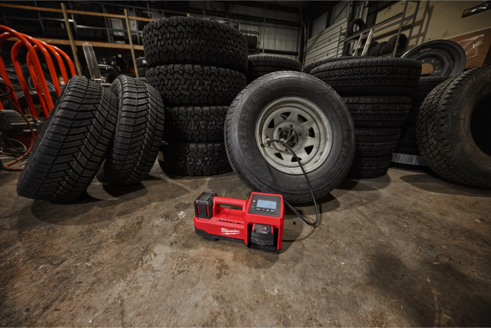 Milwaukee M18™ 10.3 Bar / 150 PSI Inflator (Bare tool) - Image 3